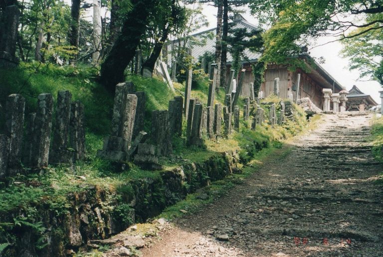 Japan Kansai: Kii Peninsula, Kumano Kodo, Omine-san,  steles lining the route, Walkopedia