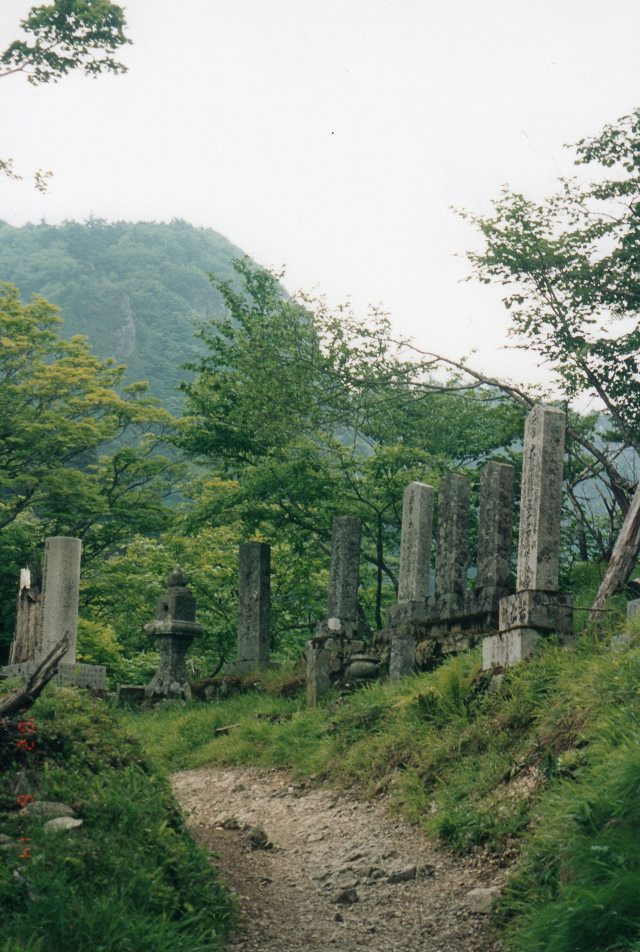 Omine-san trail with steles - © William Mackesy Kumano Kodo: Omine-san trail with steles - © William Mackesy