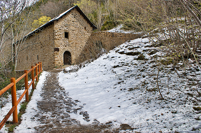 Spain Pyrenees, Valle de Tena, The house of the Mountain, Walkopedia