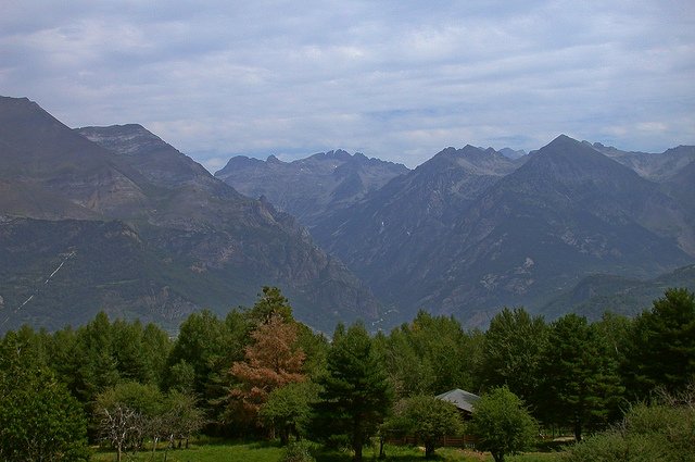 Spain Pyrenees, Valle de Tena, , Walkopedia