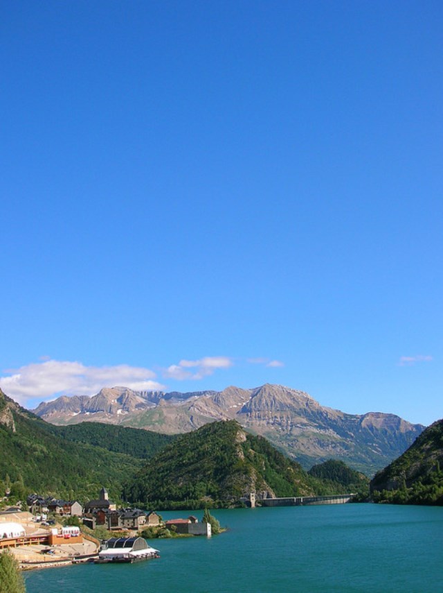 Spain Pyrenees, Valle de Tena, , Walkopedia