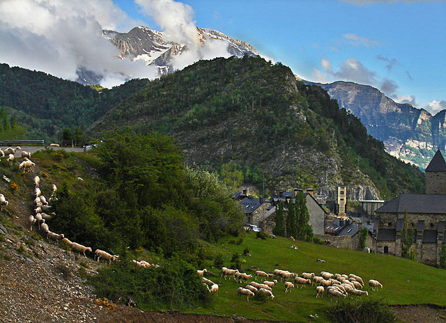 Spain Pyrenees, Valle de Tena, , Walkopedia