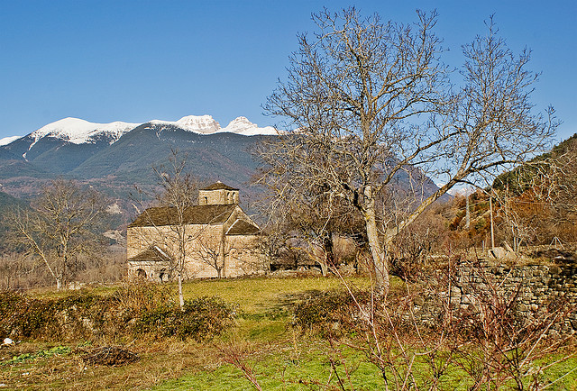 Spain Pyrenees, Valle de Tena, iglesia de sta. Eulalia, Walkopedia
