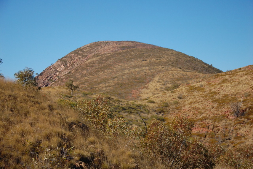 Australia Northern Territory, Ormiston Gorge and Pound, Hill along Ormiston Gorge Pound walk, Walkopedia