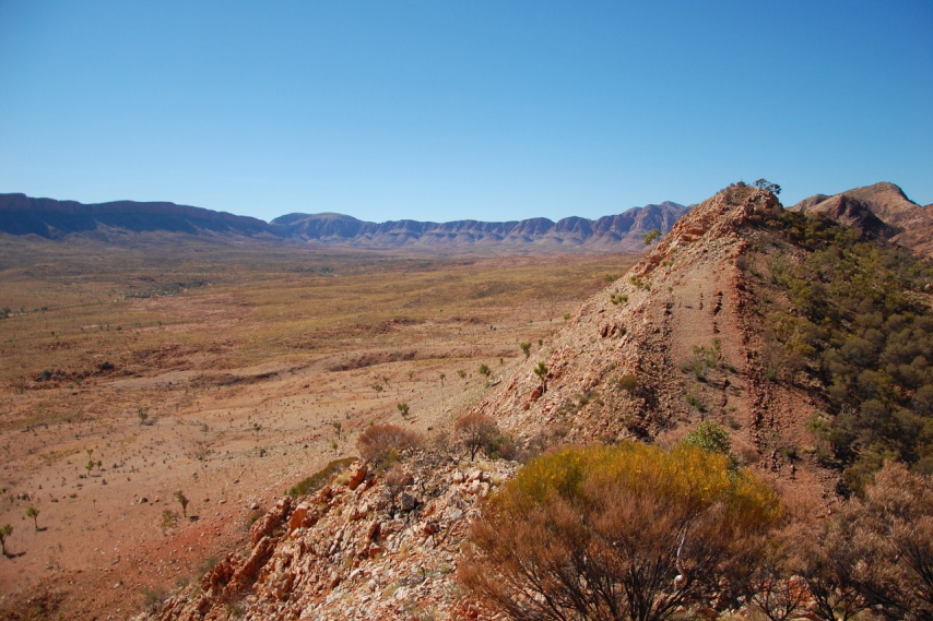 Australia Northern Territory, Ormiston Gorge and Pound, Ormiston Pound looking east, Walkopedia