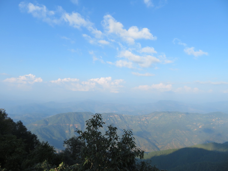 India NW: Uttarakhand/Kumaon, Binsar Wildlife Sanctuary, From Zero Point, Walkopedia