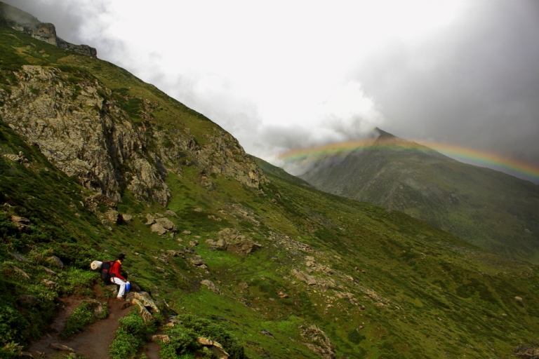 India NW:Himachal Pradesh, Kugti Pass, Rainbow over pass, Walkopedia