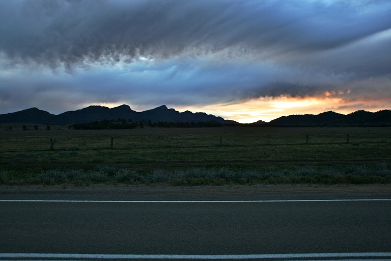 © Flickr user - Melody Ayres-Griffiths... Flinders Ranges : © Flickr user - Melody Ayres-Griffiths...
