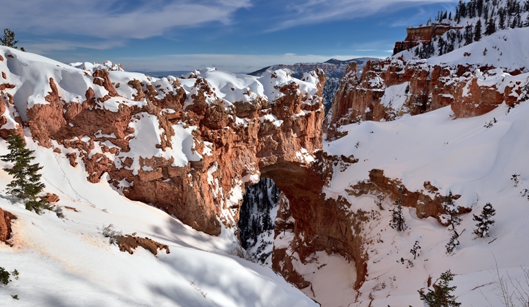 USA SW: Bryce Canyon, Bryce Canyon, Natural Bridge and a Utah Snowy Landscape (Bryce Canyon National Park), Walkopedia