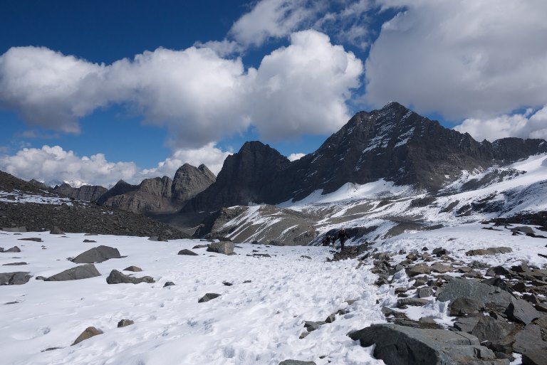 India NW:Himachal Pradesh, Across the Bara Bhangal and Dhaula Dhar Ranges , On the way to the Thamsar Pass , Walkopedia