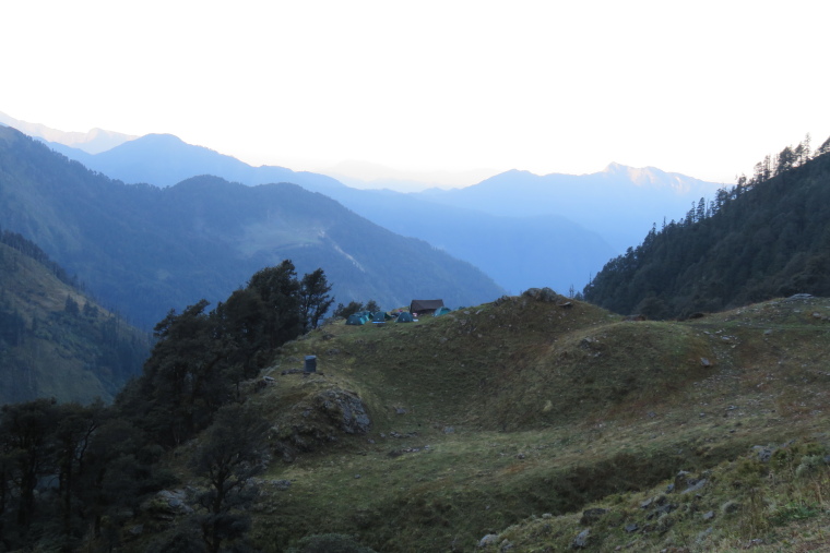 India NW: Uttarakhand/Garwhal, Nanda Devi Area, Campsite below Kuari Pass 2 , Walkopedia