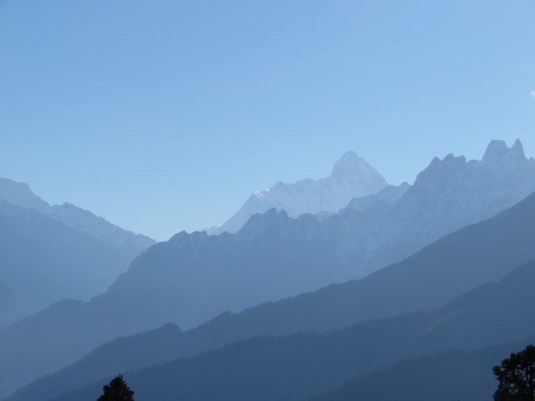 India NW: Uttarakhand/Garwhal, Nanda Devi Area, Curzon Trail, first viw of Nanda Devi, Walkopedia