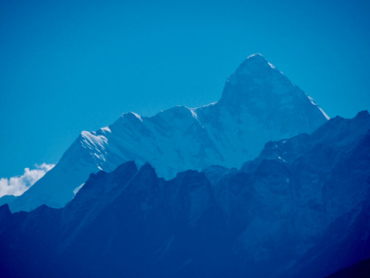 India NW: Uttarakhand/Garwhal, Nanda Devi Area, Nanda Devi, blue light, Walkopedia