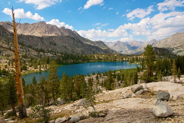 USA California, Pacific Crest Trail, Arrowhead Lake, Kings Canyon National Park, Walkopedia