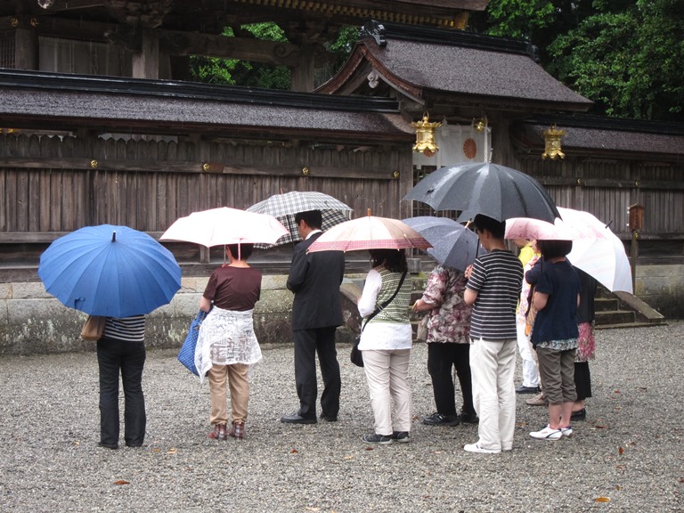 Japan Kansai: Kii Peninsula, Nakahechi Trail , Brollies at Hongu , Walkopedia