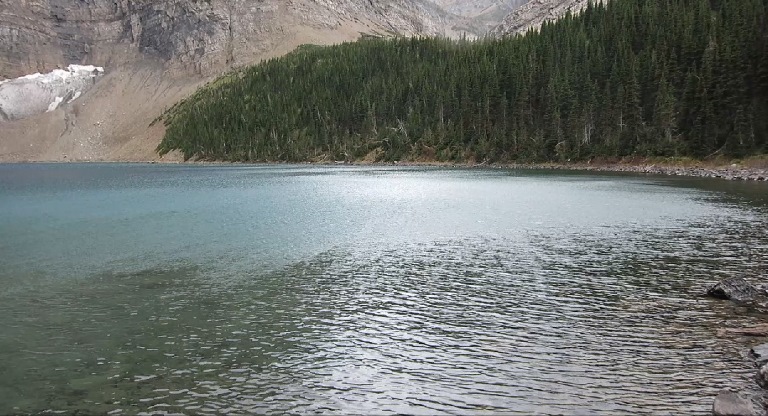 Canada Alberta: Waterton Lakes, Carthew-Alderson Trail, High Winds Kicking off Carthew Lakes , Walkopedia