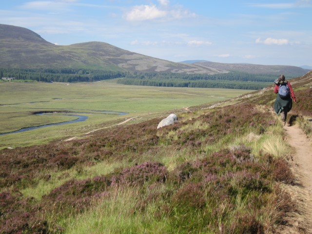 United Kingdom Scotland Cairngorms, Capel Mounth Track, Returning to Glen Muick, Walkopedia