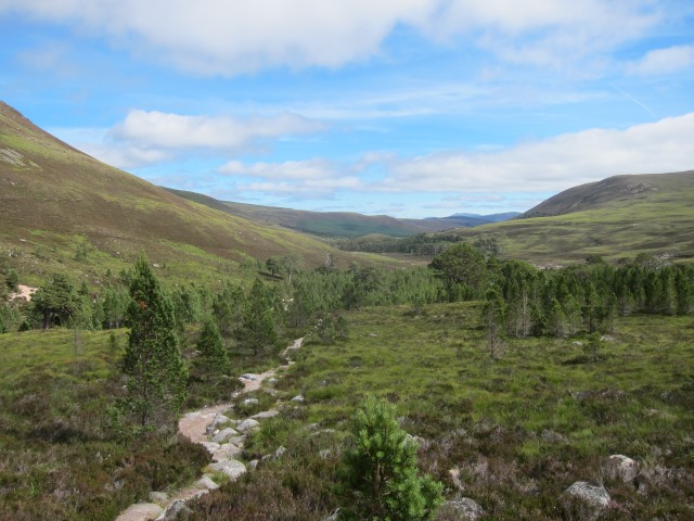 United Kingdom Scotland Cairngorms, Glen Lui, Back down upper Glen Lui, Walkopedia