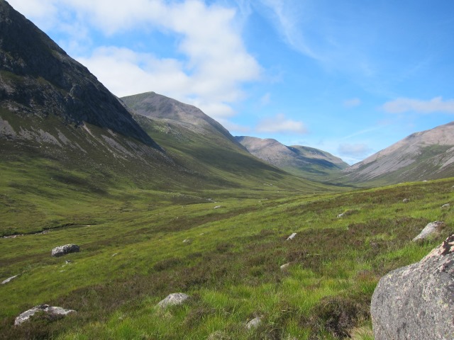 United Kingdom Scotland Cairngorms, Glen Lui, Upper Dee under high Cairngorms, Walkopedia