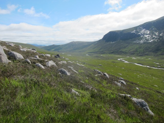 United Kingdom Scotland Cairngorms, Glen Lui, Upper Dee under high Cairngorms, Walkopedia