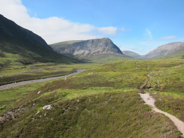 United Kingdom Scotland Cairngorms, Glen Lui, Looking back up upper Dee to high Cairngorms, Walkopedia