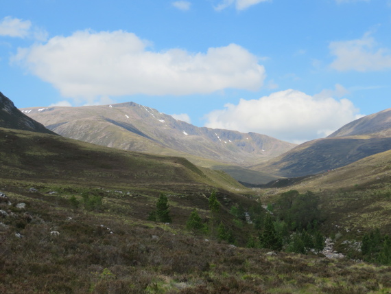 United Kingdom Scotland Cairngorms, Glen Lui,  Ben Macdui massif from Glen Lui, Walkopedia