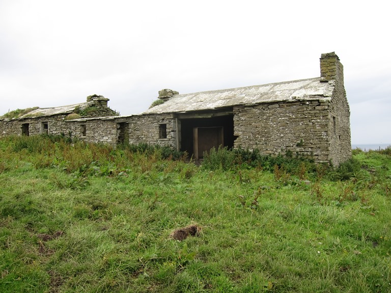 United Kingdom Scotland Orkney Islands, North-west Coast, Westray, Sandsone-slated croft, Walkopedia