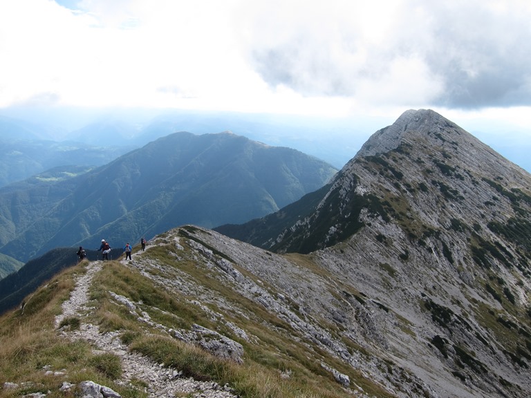 Slovenia Julian Alps, Lower Bohinj Ridge, Sharp ridge south from Vogel, Walkopedia