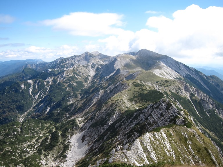 Slovenia Julian Alps, Grand Bohinj Horseshoe, Along Lower Bohij Ridge from Sija, Walkopedia