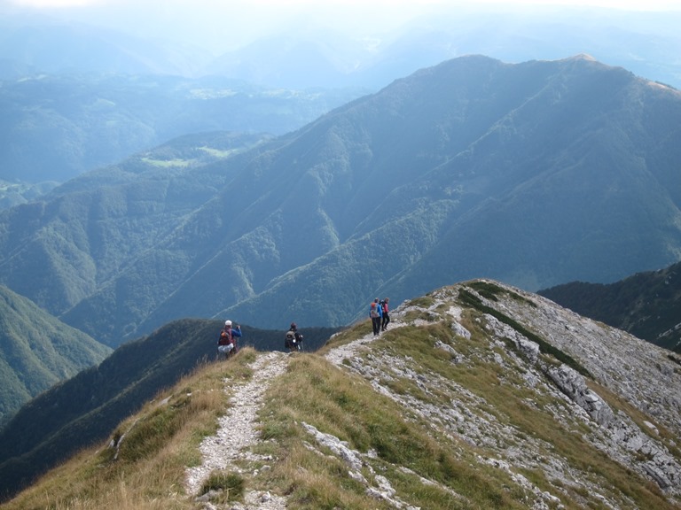 Slovenia Julian Alps, Grand Bohinj Horseshoe, Lower Bohinj Ridge, sharp ridge south from Vogel, Walkopedia