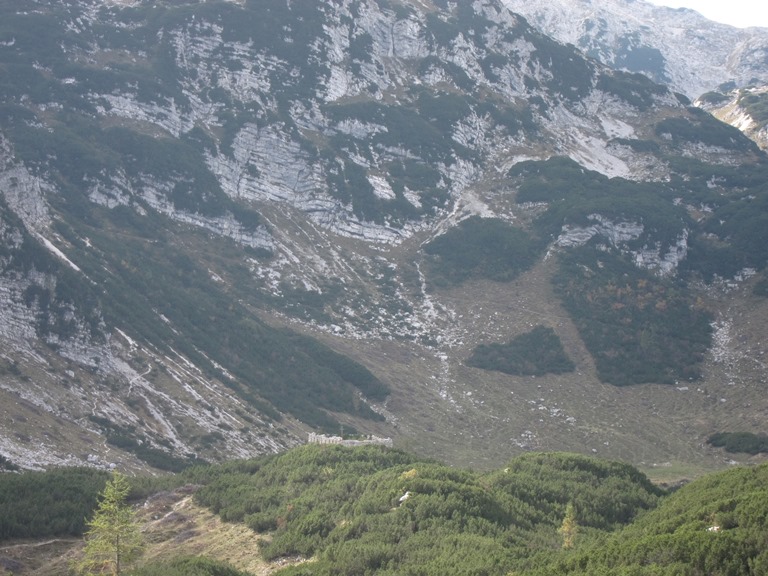Slovenia Julian Alps, Grand Bohinj Horseshoe, Lonely WW1 Austro base below Vrh ridge, Walkopedia