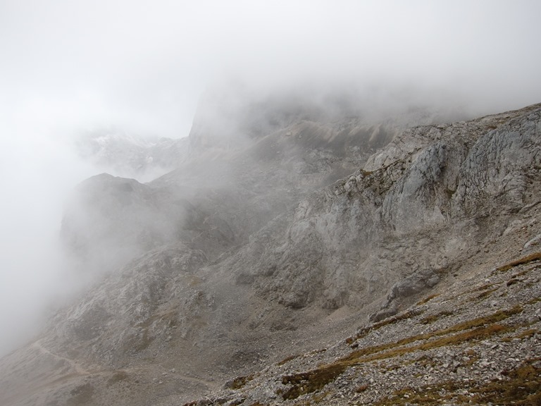 Slovenia Julian Alps, Grand Bohinj Horseshoe, Above Triglav Lakes valley, Walkopedia