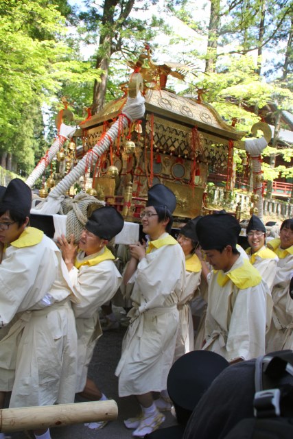 Japan, Basho Tour, Carrying omikosi (portable shrine), Walkopedia