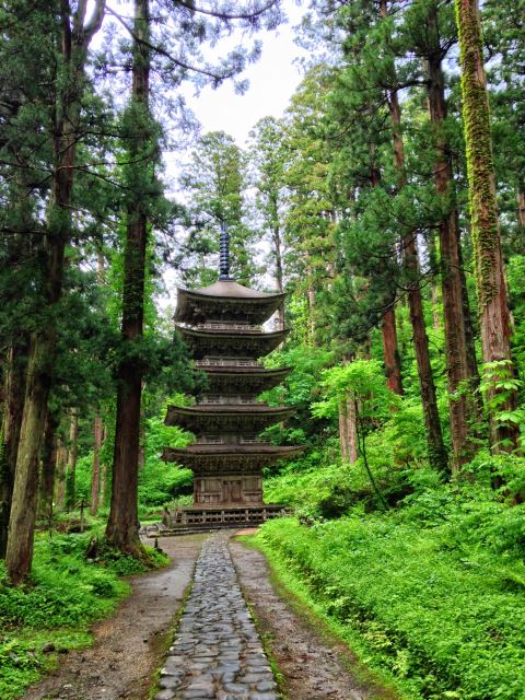 Japan, Basho Tour, Haguro-san pagoda, Walkopedia