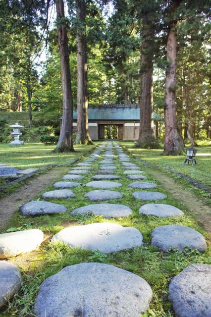 Japan, Basho Tour, Path to shrine, Walkopedia