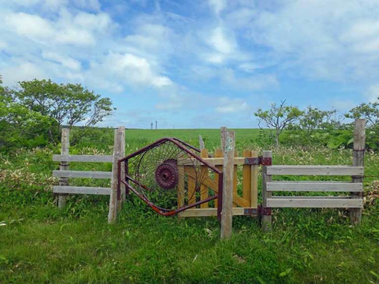 Japan Hokkaido, Hokkaido Walking , Kissing gate, Walkopedia