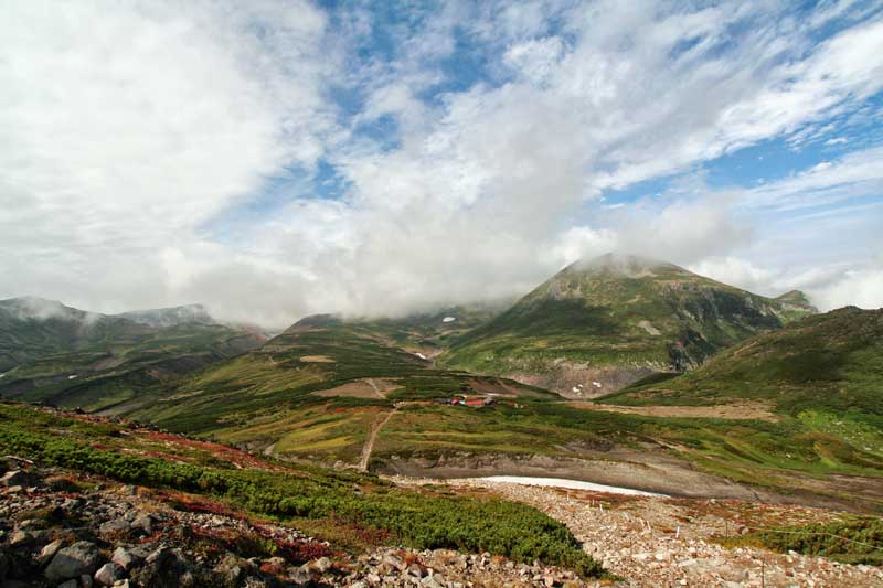 Japan Hokkaido: Daisetsu-zan, Daisetsu-zan NP, Daisetsuzan. View from Mt.Kuro-dake, Walkopedia