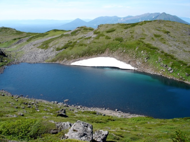 Japan Hokkaido: Daisetsu-zan, Daisetsu-zan NP, Snow melt lake in Daisetsuzan , Walkopedia