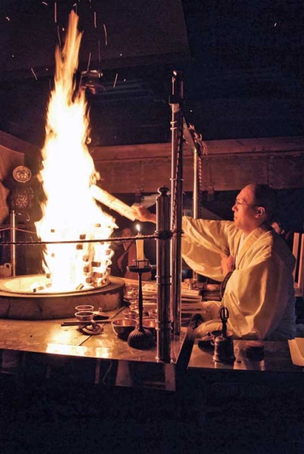 Japan Kyushu, Kunisaki Peninsula, Early morning service, Monjusen-ji temple, Walkopedia