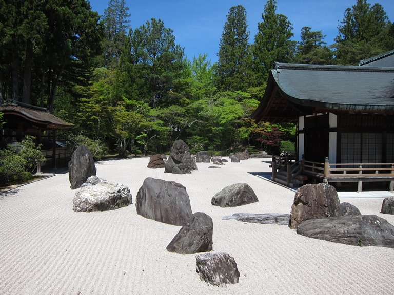 Japan's Pilgrimage Routes : Koya-san, Kongobu-ji garden - © William Mackesy
