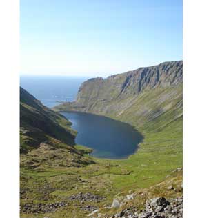 Norway Lofoten/Narvik Area, Lofoten Islands, Looking west from the pass, Munkebu walk, Walkopedia