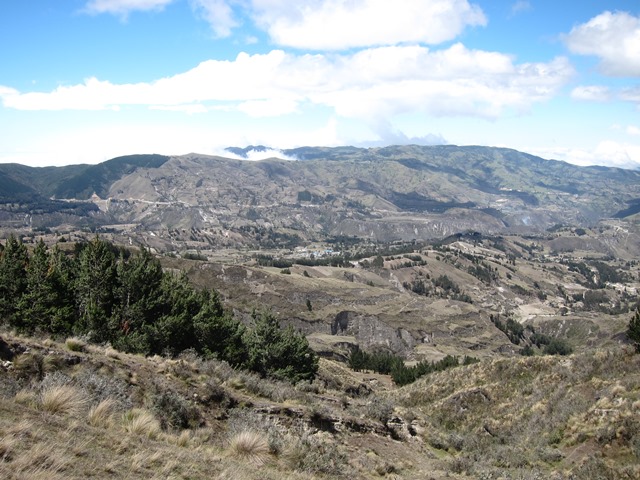 Ecuador Central Andes:Quilotoa Area, Lake Quilotoa Area, From the crater rim across to Chugchilian, Walkopedia