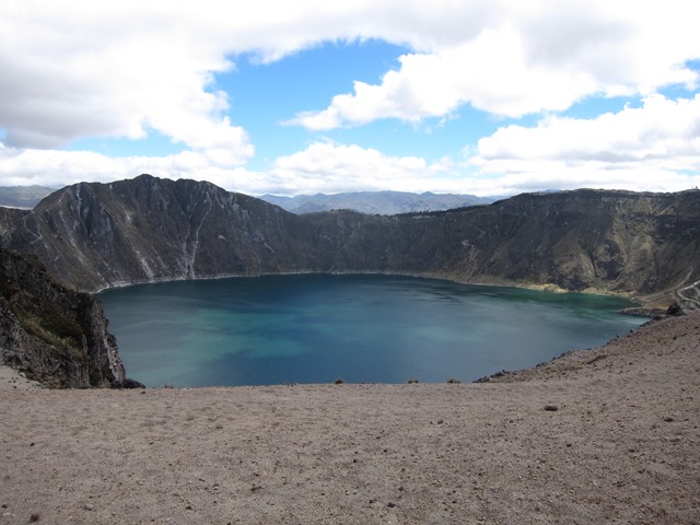 Ecuador Central Andes:Quilotoa Area, Lake Quilotoa Circuit, Below the outside of the crater rim, northish, Walkopedia
