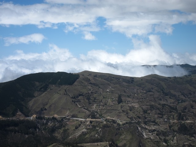 Ecuador Central Andes:Quilotoa Area, Lake Quilotoa Circuit, Last ridge in the highest Andes, lowland cloud behind, Walkopedia