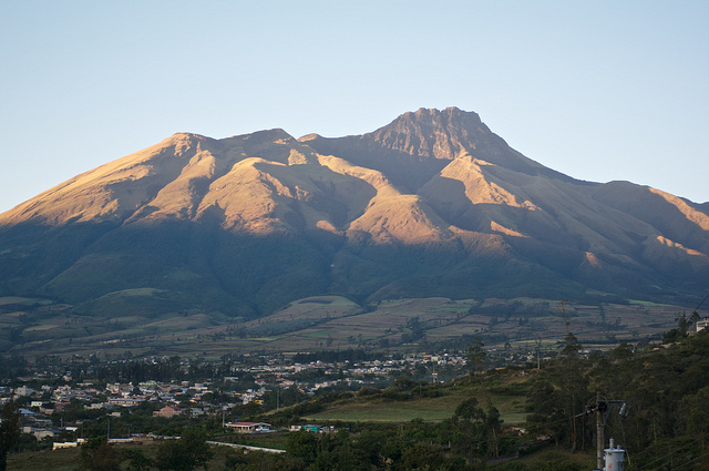 Ecuador Northern Andes: Otavalo Area, Cerro Imbabura, Imbabura from the Panamerican Highway, Walkopedia