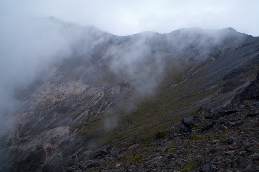 Ecuador Northern Andes: Otavalo Area, Cerro Imbabura, Part of the crater, Walkopedia