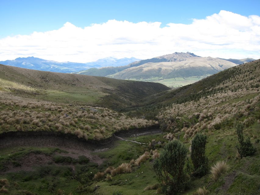 Ecuador Andes: Quito Area, Cerro Pasochoa, Pasochoa from Ruminahui flank, Walkopedia