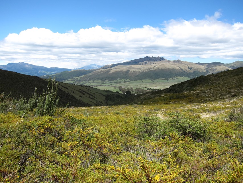 Ecuador Andes: Quito Area, Cerro Pasochoa, Pasochoa from Ruminahui flank, Walkopedia