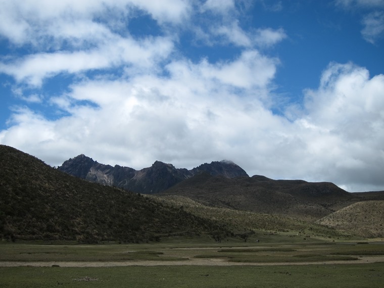 Ecuador Central Andes: Cotopaxi Area, Cerro Ruminahui, From Lag Limpiopunga, Walkopedia