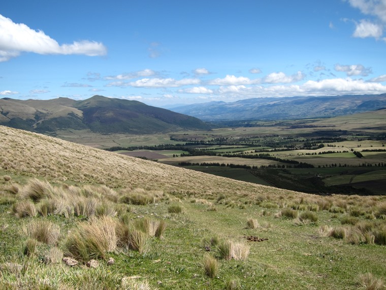 Ecuador Central Andes: Cotopaxi Area, Cerro Ruminahui, North from Ruminahui flank, Walkopedia